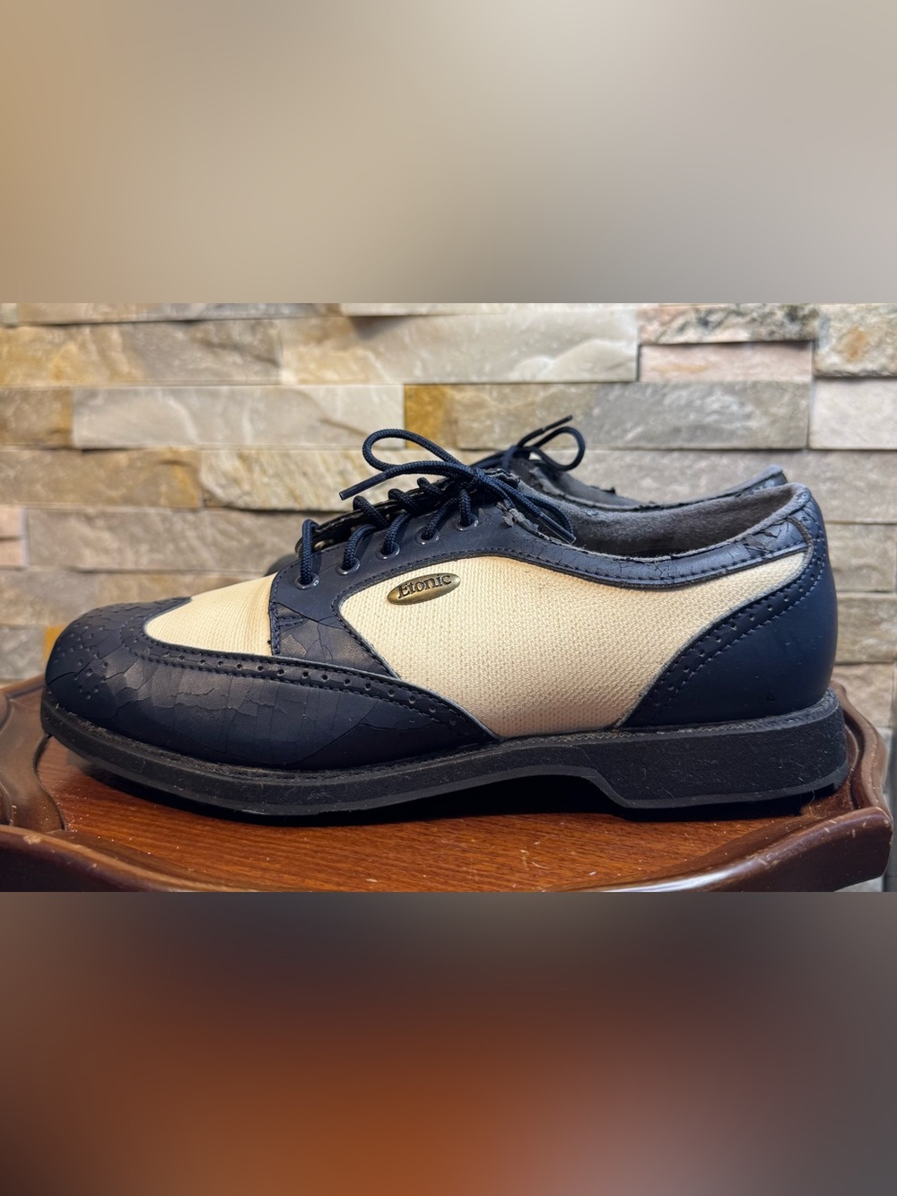 Vintage Etonic Woman’s Sz 7.5 Navy Blue/Cream Wingtip Golf Shoes *some Peeling*